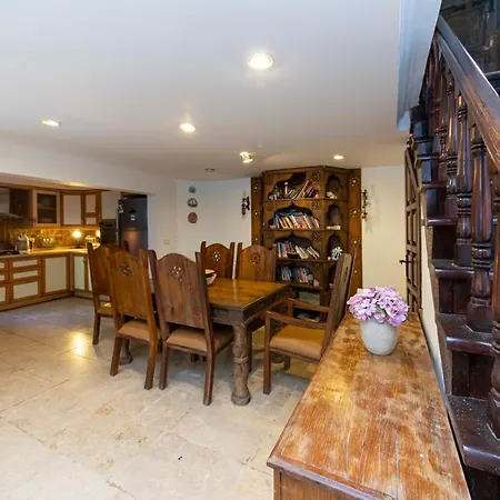 Villa Charming Duplex 2 Min Walk To Torba Beach In *