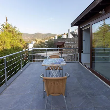 Charming Duplex 2 Min Walk To Torba Beach In Villa Bodrum