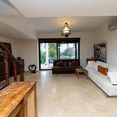 Charming Duplex 2 Min Walk To Torba Beach In 빌라 Bodrum